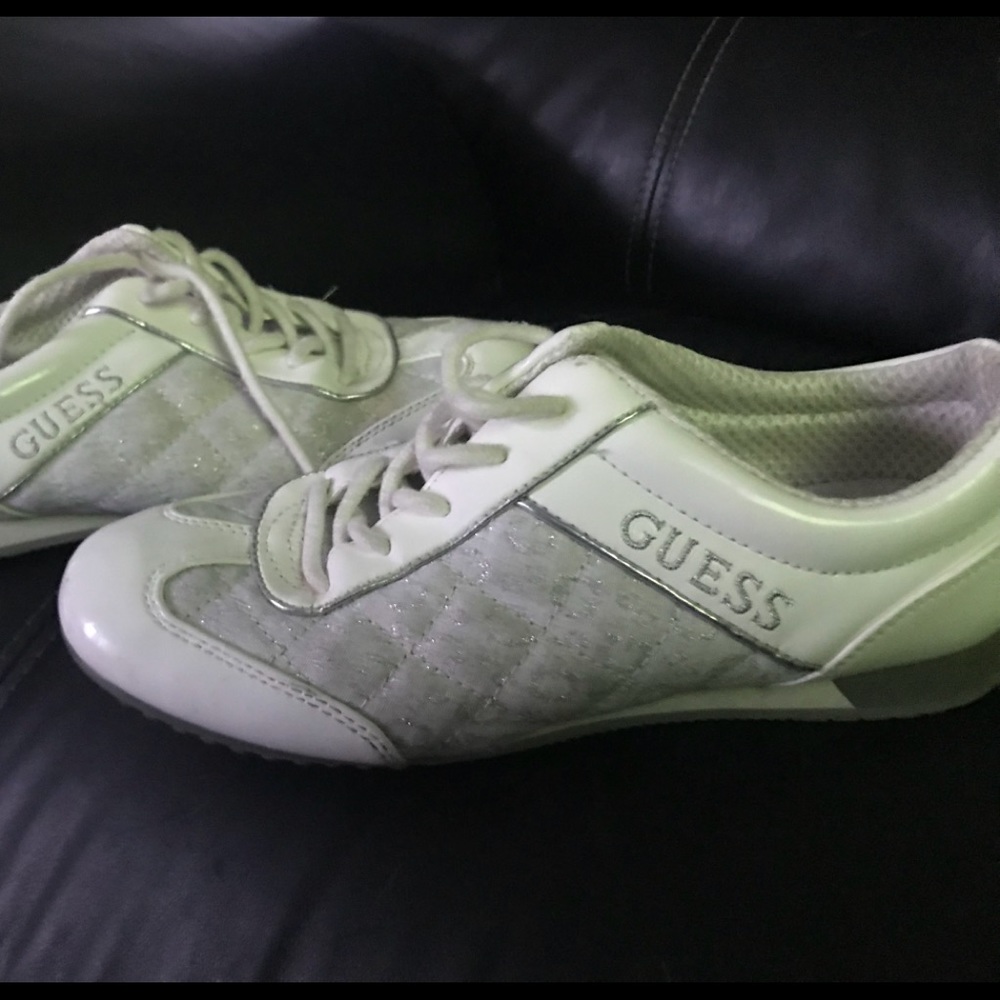 Women’s guess casual sneakers, size 7